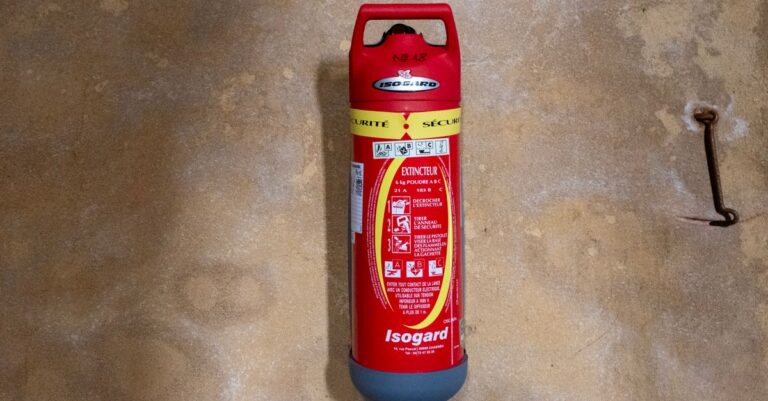 Illustration de Le maire d'Aubagne emprunte du matériel aux pompiers pour sa maison Aubagne-mayor-fire-equipment