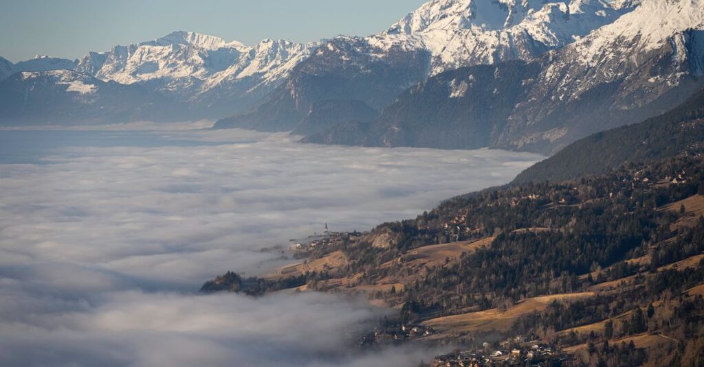 Illustration de Incendie Crans-Montana: un ex-élu sous enquête Crans-Montana-Le-Constellation-bar