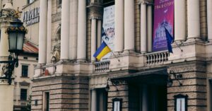 Illustration de Macron face à la guerre en Ukraine : médiation et soutien Emmanuel-Macron-Ukraine-meeting