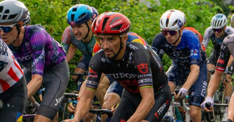 Julian-Alaphilippe-cycling-1
