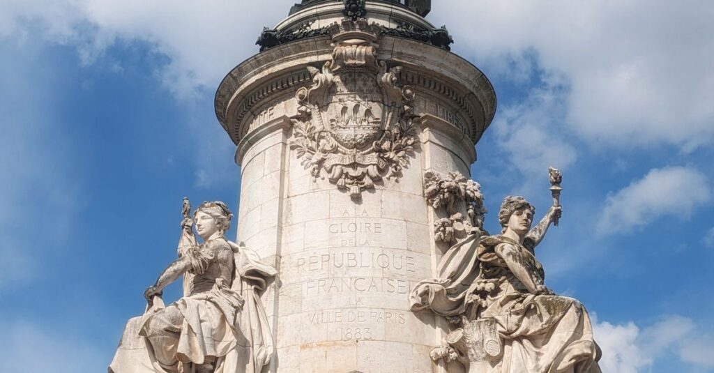 Illustration de Place de la République : épicentre historique des gauches Marianne-statue-Paris