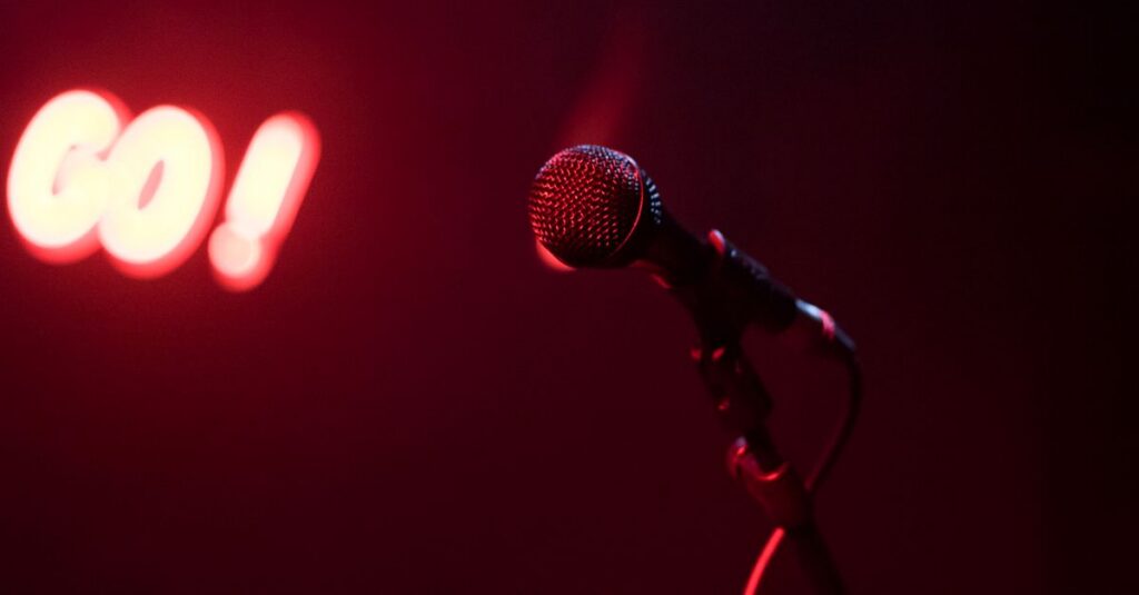 Illustration de Le Paname Comedy Club face aux accusations virales d'un humoriste Paname-Comedy-Club-stage