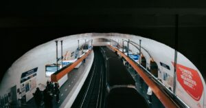 Paris-metro-politician