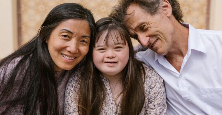 Illustration de Aide à mourir et handicap : l'inquiétude des parents persiste disabled-person-family