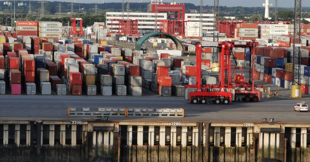 Illustration de Déficit commercial français : forte dégradation au 2e trimestre france-economy-trade-deficit