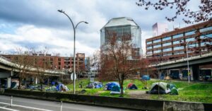 Illustration de Paris : Évacuation d'un campement de sans-abri au Samu social homeless-camp-paris
