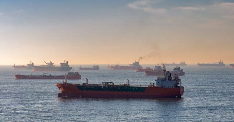 oil-tanker-strait-hormuz-1