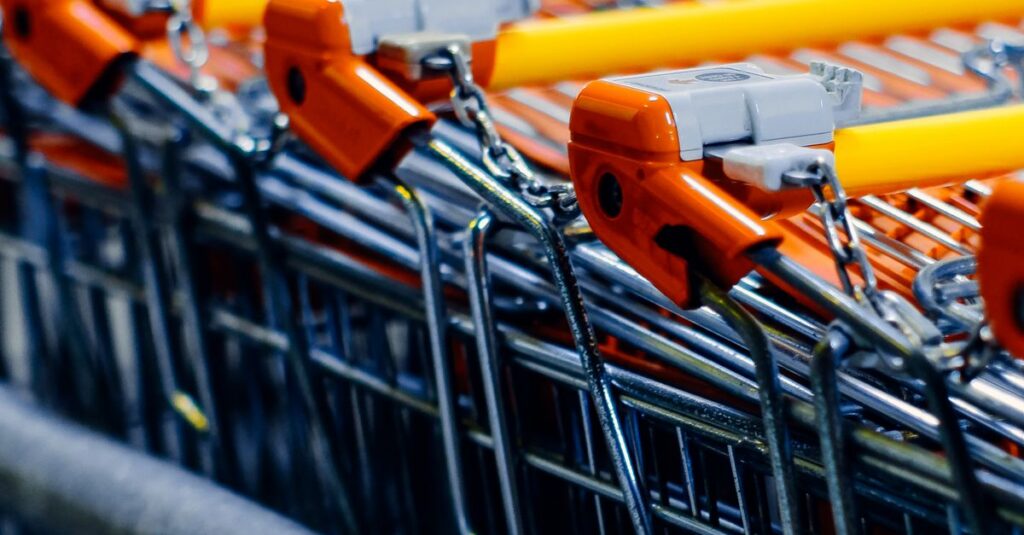 Illustration de Consommation alimentaire : résistance face à la crise shopping-cart-supermarket-1