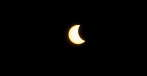 Illustration de Éclipse solaire: immortalisez l'événement sans risque! solar-eclipse-viewing
