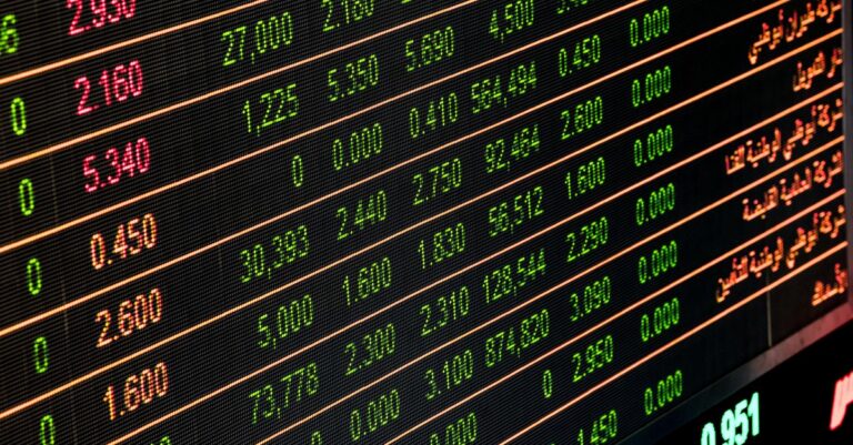 Illustration de Marchés : PIB, inflation, Thyssenkrupp et Valneva animent la semaine stock-market-data-3