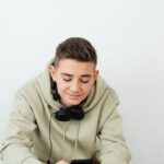 teenager-using-smartphone